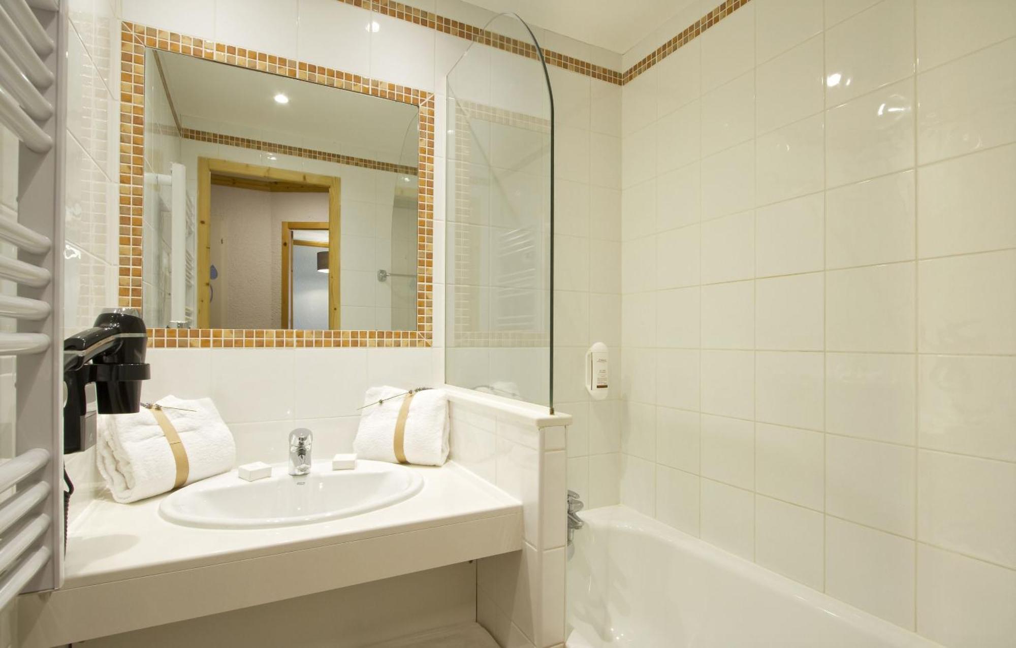 نوتر دام دو بيلكومبيه Residence Odalys Le Village المظهر الخارجي الصورة